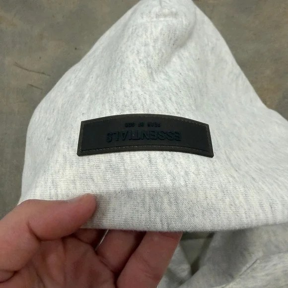 Fear of God Essentials SS22 'Light Oatmeal' Hoodie Size M - Picture 6 of 7